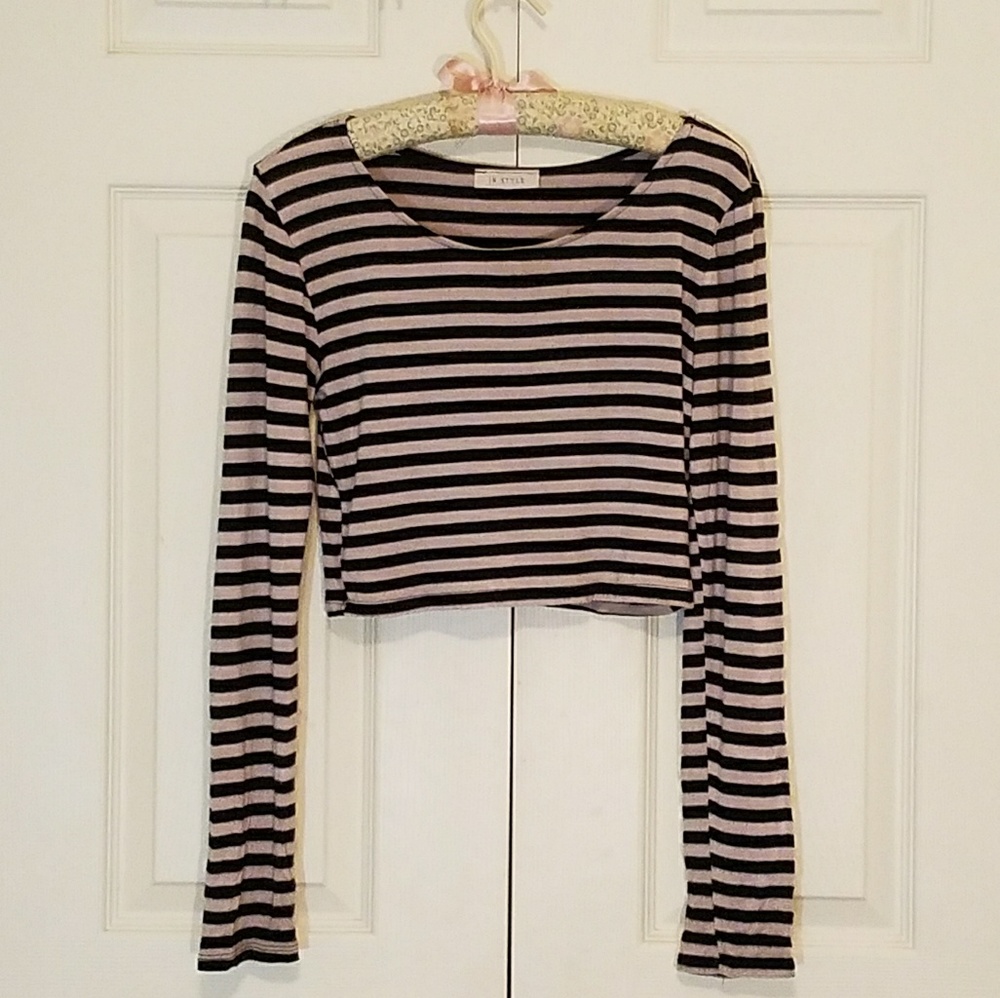 Black and Gray Long-Sleeved Crop Top ❕